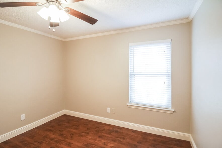 Building Photo - 7212 Elderberry Ln