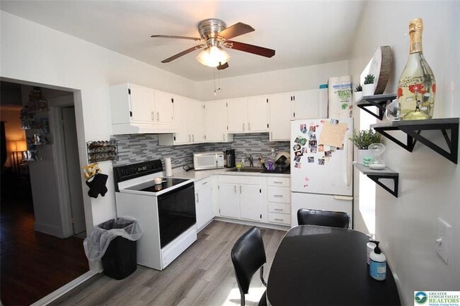 Building Photo - 822 E 8th St