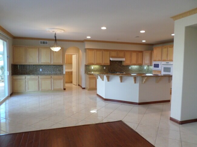 Building Photo - Gorgeous 4 bedroom 2.5 bath Temecula Home ...