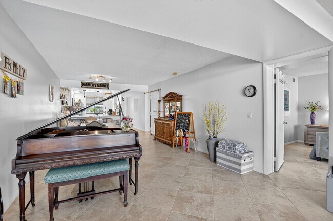 Building Photo - 6205 Balboa Cir