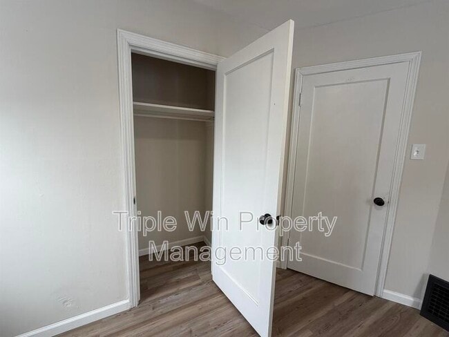 Building Photo - 17 St Genevieve Ct