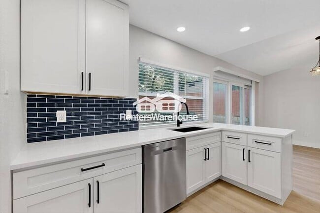 Building Photo - MOVE IN READY  Completely Refreshed Euless...