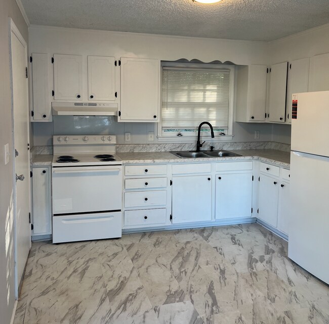 Building Photo - 219 Irb