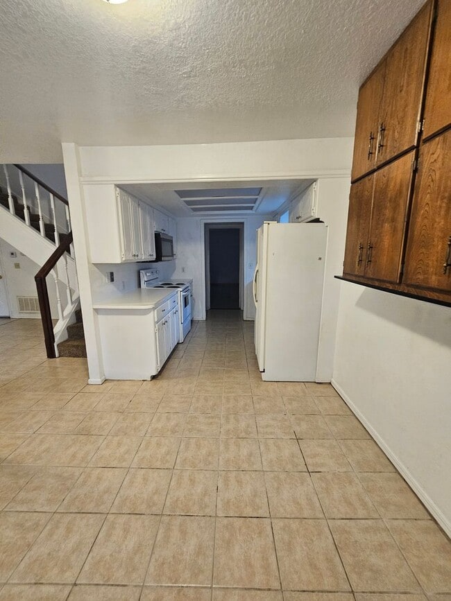 Building Photo - PRELEASING for July 2026! (3) Bed+Converte...
