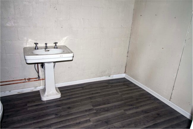 Building Photo - 510 N Raynor Ave