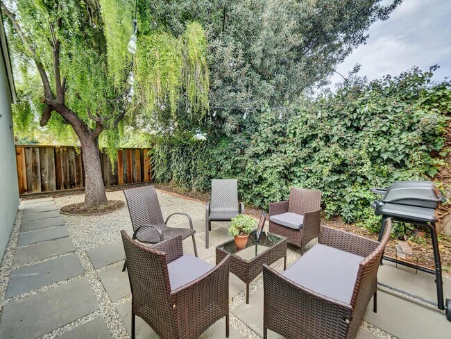 Building Photo - 1364 Sylvia Dr