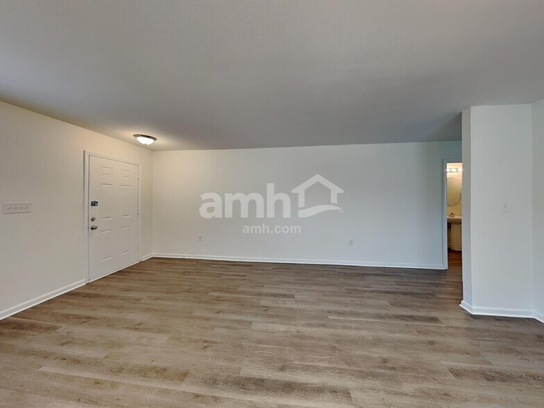 Building Photo - 10717 Pointer Ridge Dr