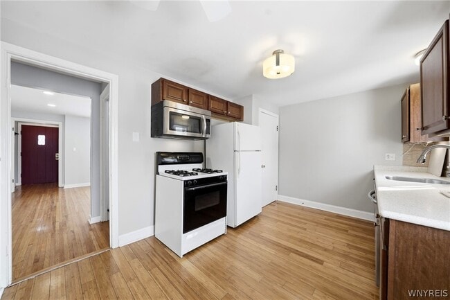 Building Photo - 38 Harvest Ave