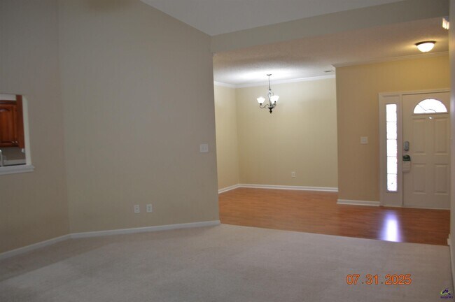 Building Photo - 206 Arelia Dr