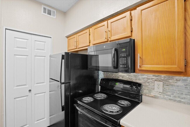 Building Photo - Creekview Apartments