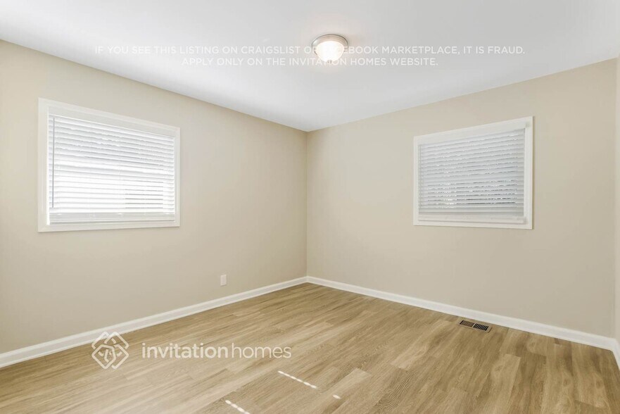 Building Photo - 2967 Sylvan Rd