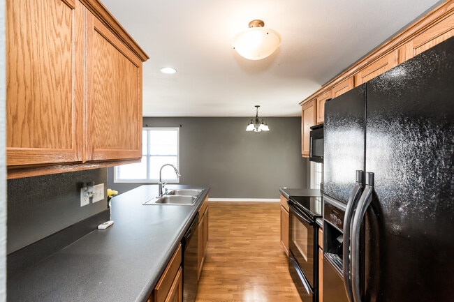 Building Photo - 338 16th St Cir