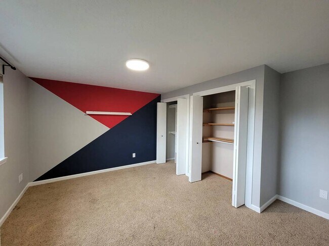 Building Photo - 1555 SW Gilson Ct