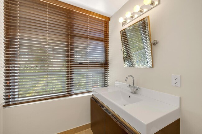 Building Photo - 3739 Collins Ave