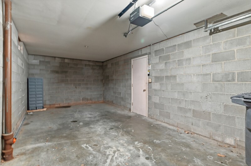 Building Photo - 171 Skyline Dr