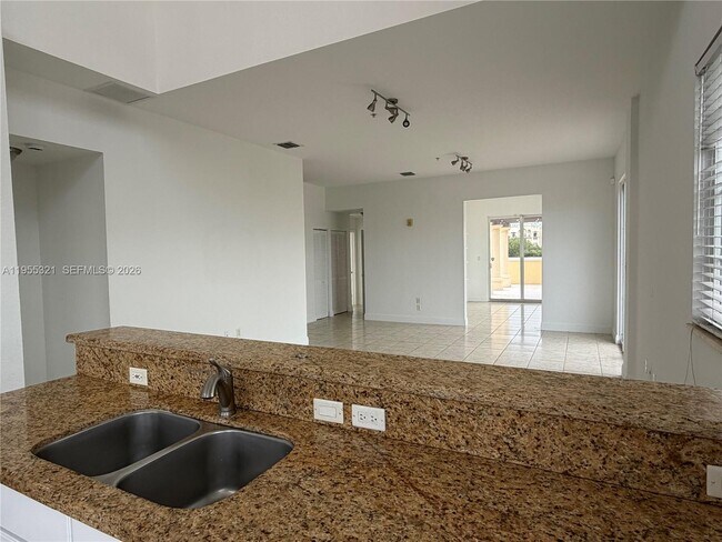 Building Photo - 107 Mendoza Ave