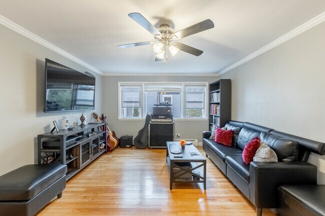 Building Photo - 4149 N Tripp Ave