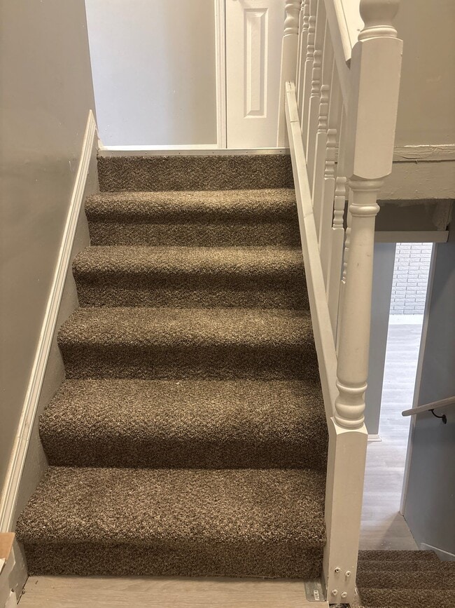 Building Photo - 1453 Diplomat Ln