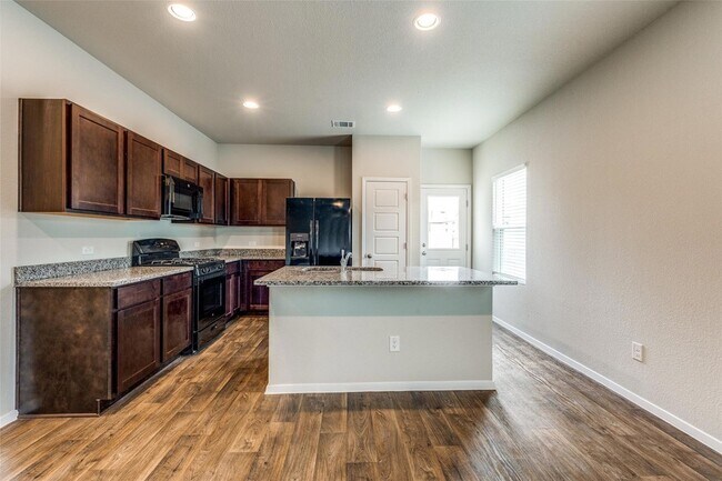 Building Photo - 140 Thunder Oak