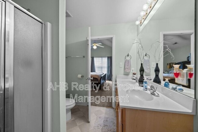 Building Photo - 949 Pensford Dr