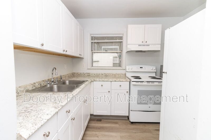 Building Photo - 4913 Carolyn Ln