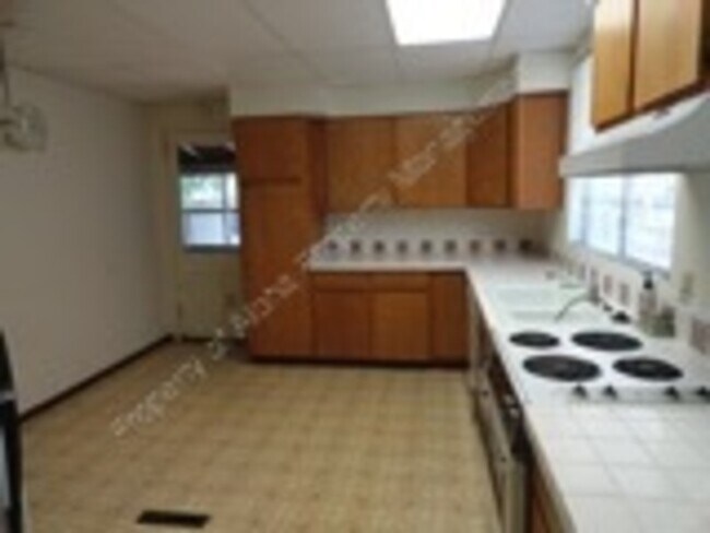 Building Photo - 1416 N 11th St