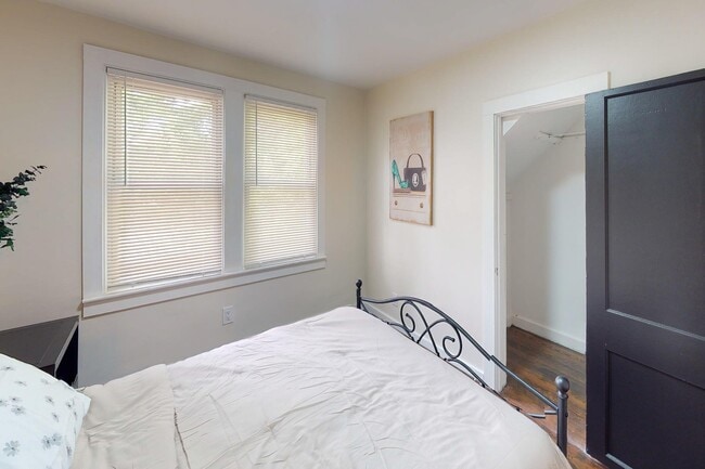 Building Photo - 2002 Ridgemont Rd