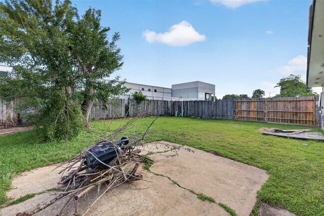 Building Photo - 8203 Lone Quail Dr