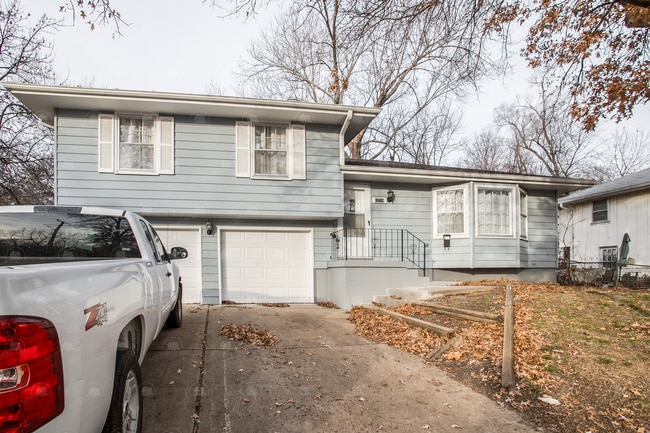 Building Photo - Move in mid-April