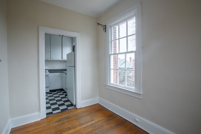 Building Photo - Amazing 2 BR/1 BA Condo in Georgetown, DC!