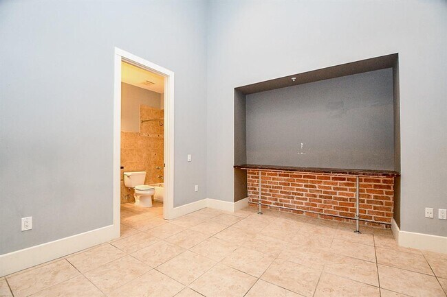 Building Photo - 1717 W Webster St
