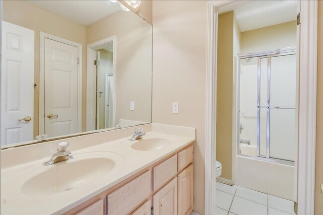 Building Photo - 7426 Lake Travis Dr