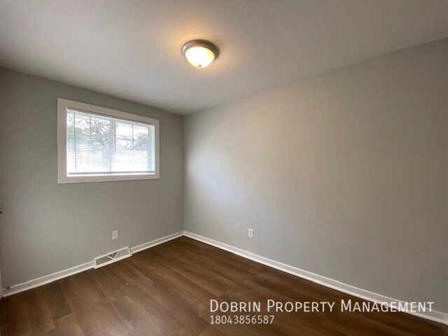 Building Photo - 2505 Lynhaven Ave