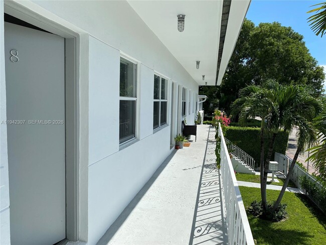 Building Photo - 1011 9th St