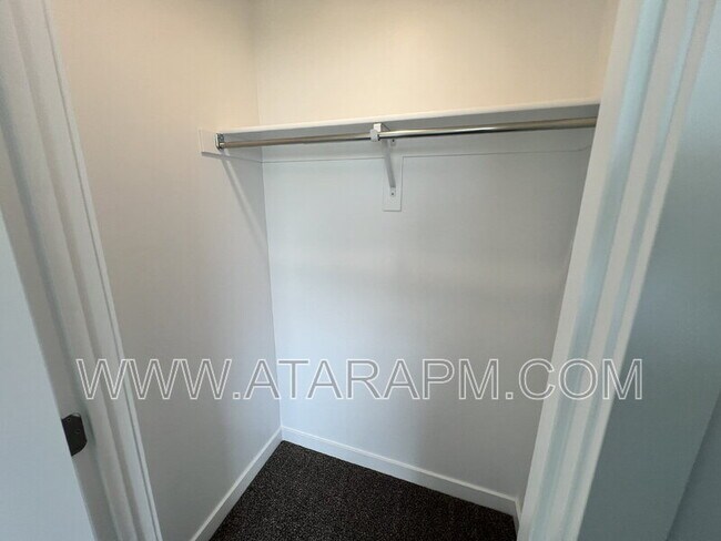Building Photo - 346 Grassland Dr