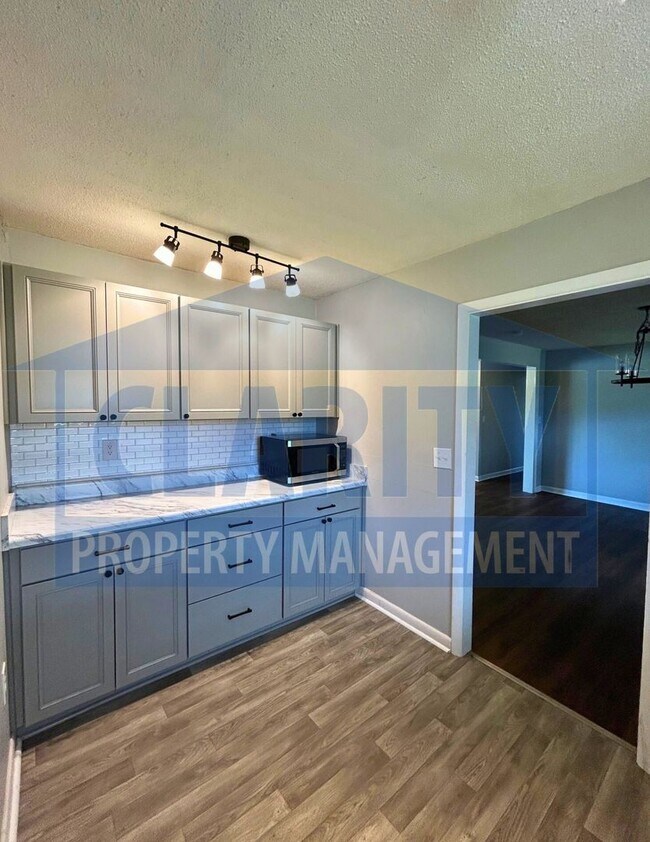 Building Photo - Three bedroom ranch-style home!