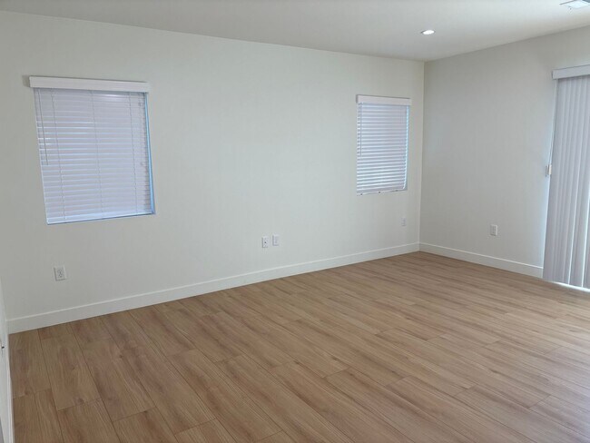 Building Photo - 11248 Lull St