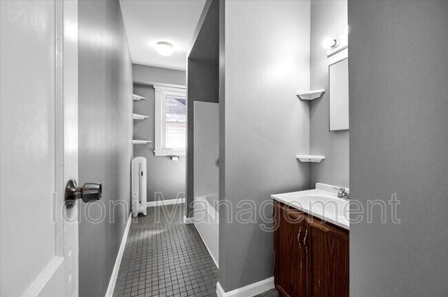 Building Photo - 694 Main St