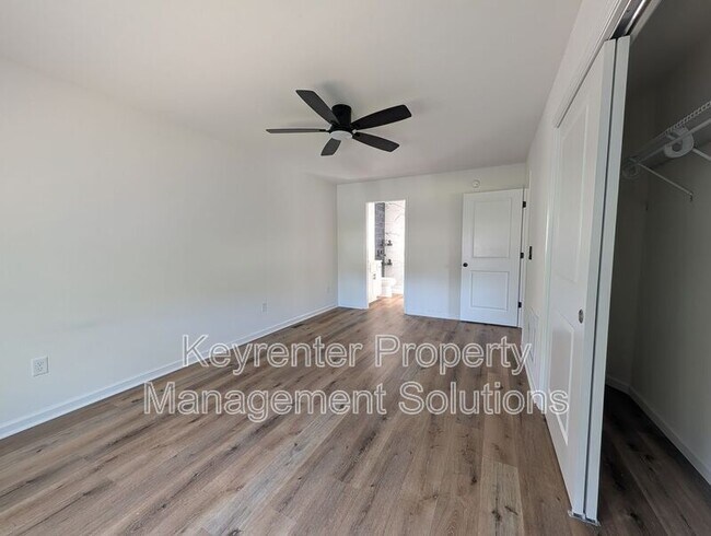 Building Photo - 55 Breezewood Dr