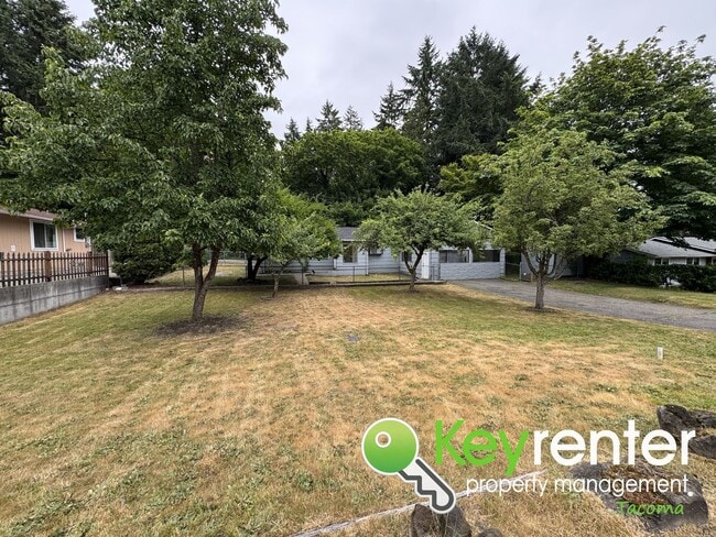 Building Photo - Fully Renovated 4-Bedroom Home with in Lak...