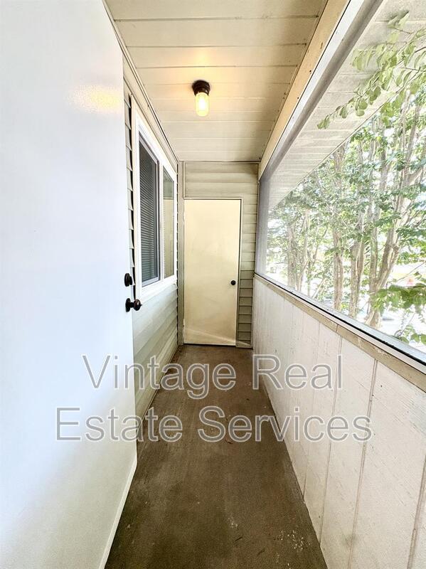Building Photo - 231 Red Maple Pl