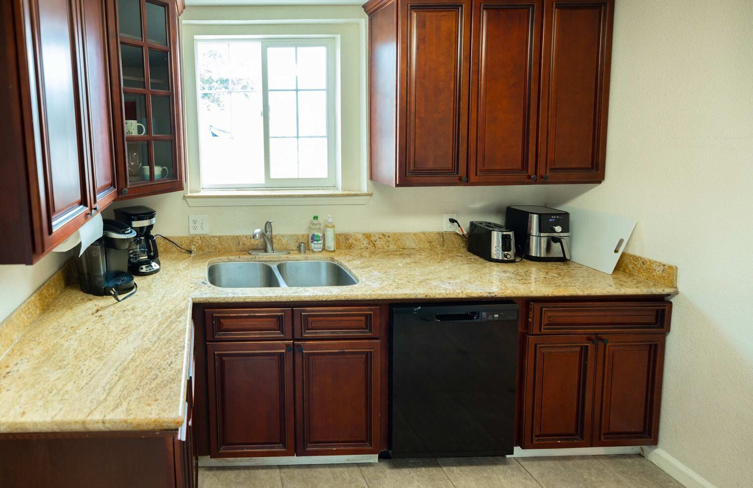 Building Photo - 240 E Hedding St