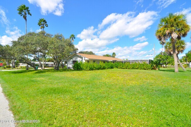 Building Photo - 501 N Palm Ave