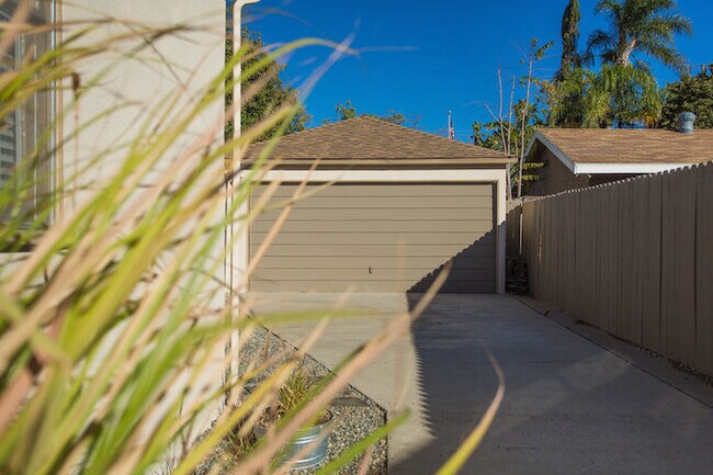 Building Photo - Prime Old Town Orange location