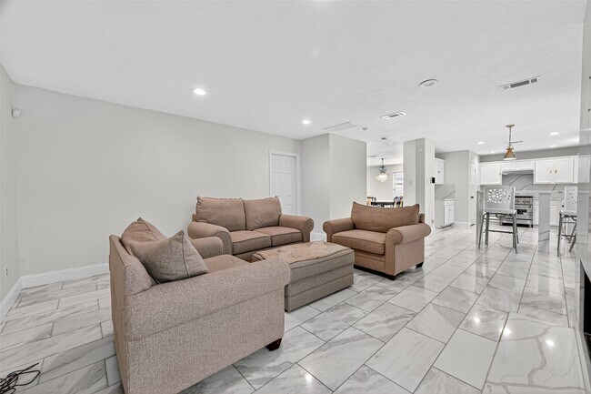 Building Photo - 6654 Stonefort Ct