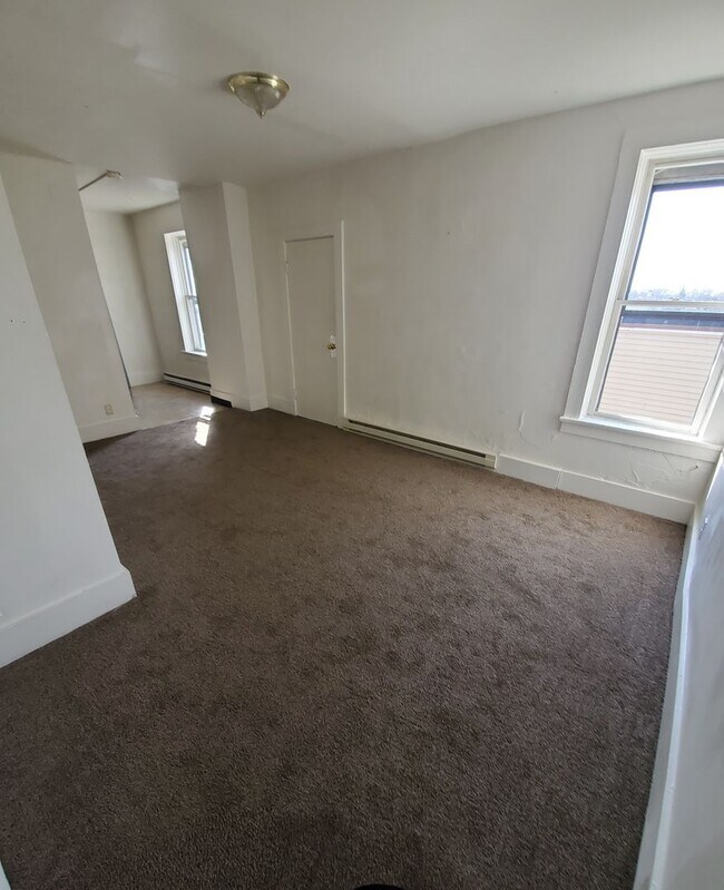 Building Photo - 19 E State St