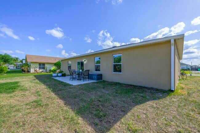 Building Photo - 4042 SW Jaqust St