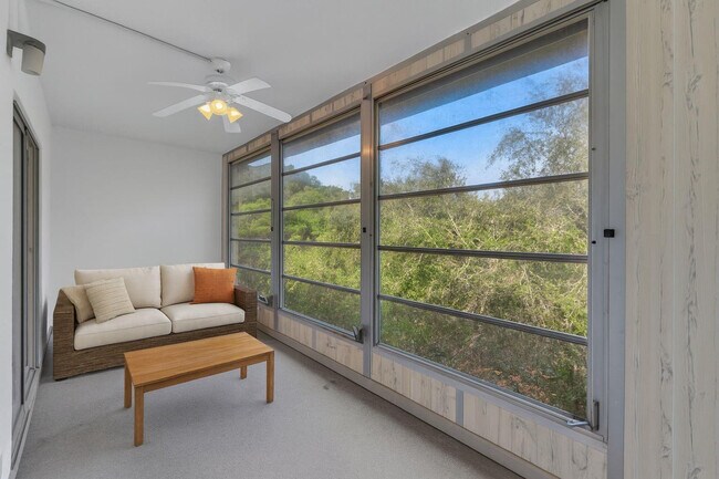 Building Photo - 1901 Bermuda Cir