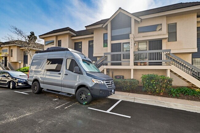 Building Photo - Welcome to this beautiful 1,042 sq. ft. condo offering modern comfort in a prime location!