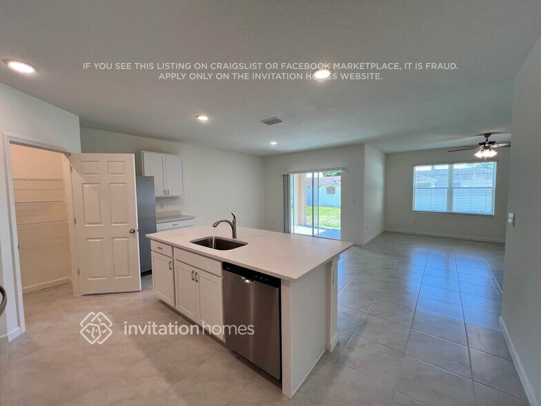 Building Photo - 546 SW Prima Vista Blvd